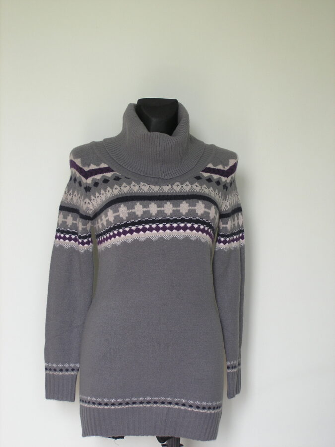 Ilgas megztinis su kaklu 