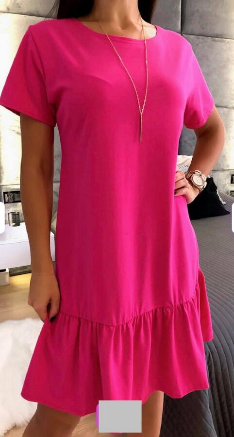 Ryškiai rožinės spalvos suknelė