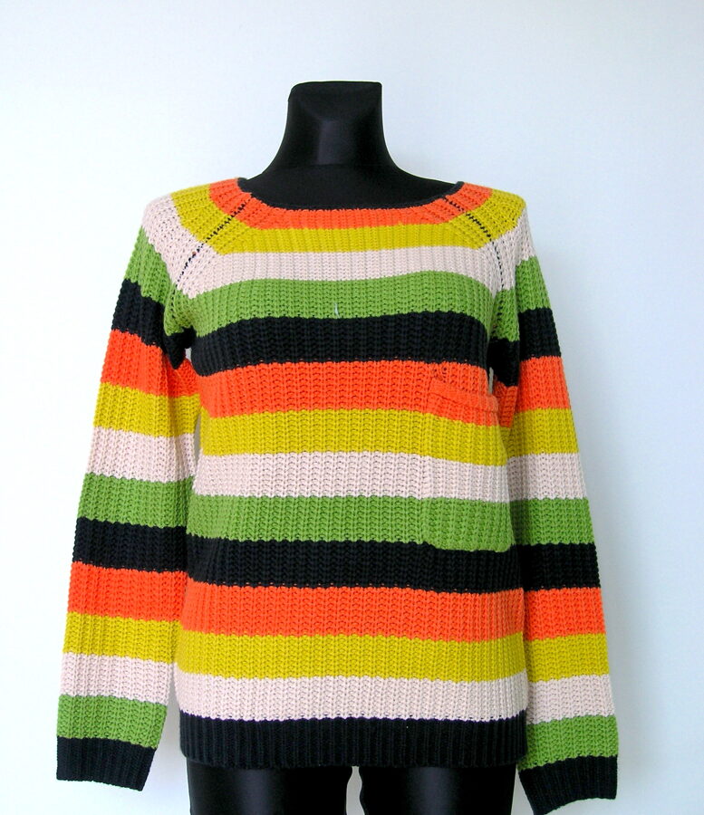 Dryžuotas megztinis su kišene OR