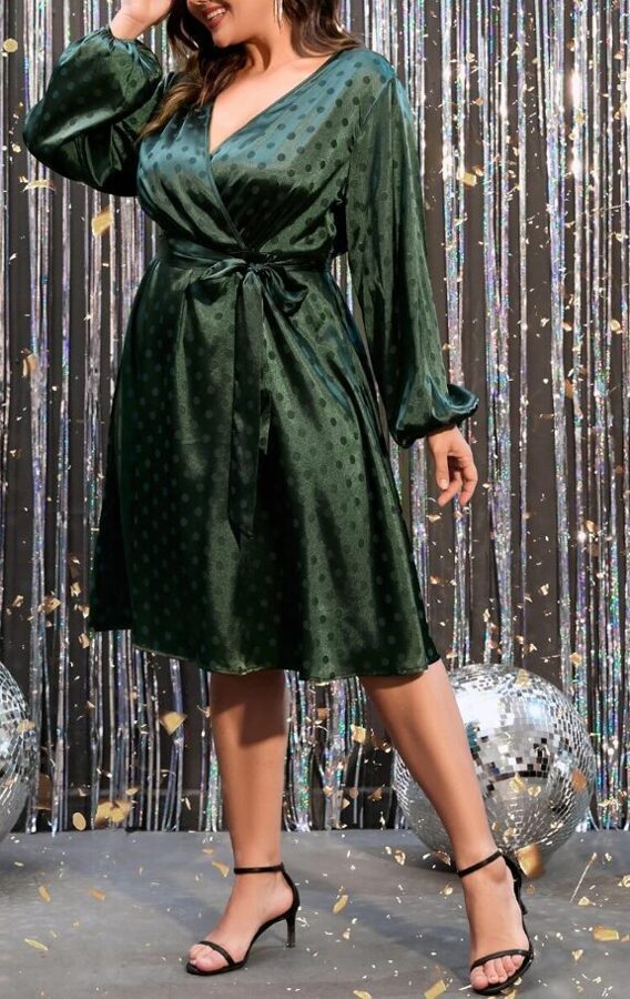 Žalios spalvos šilkinė suknelė