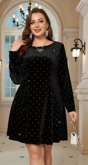 Veliūrinė suknelė su blizgučiais