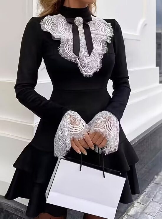 Puošni suknelė su gipiūru 