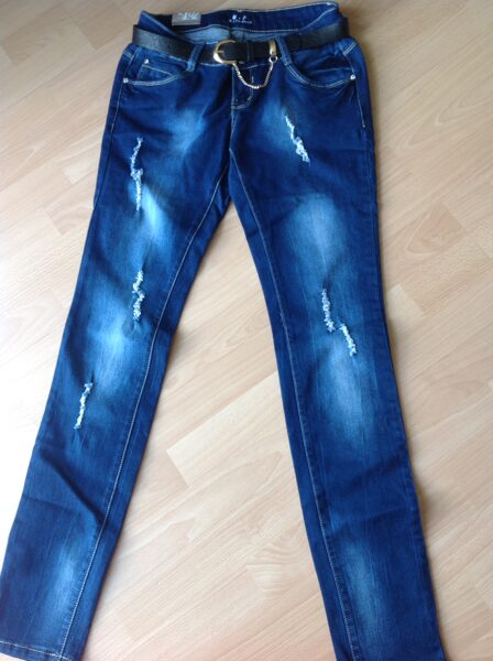 Mėlyni džinsai su diržu