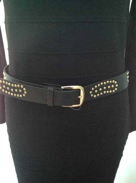 Diržas su kniedėmis