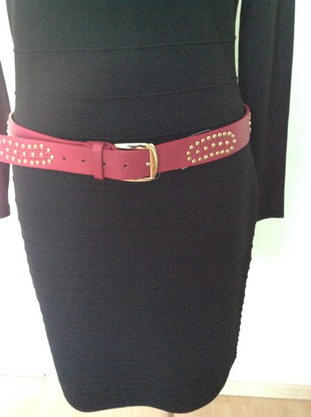 Diržas su kniedėmis