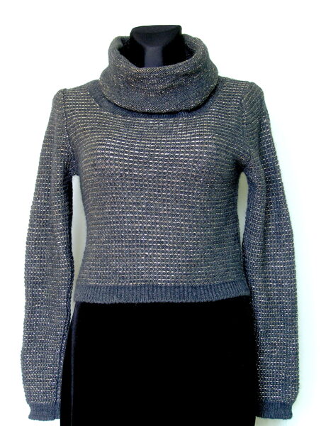 Trumpas, blizgus megztukas