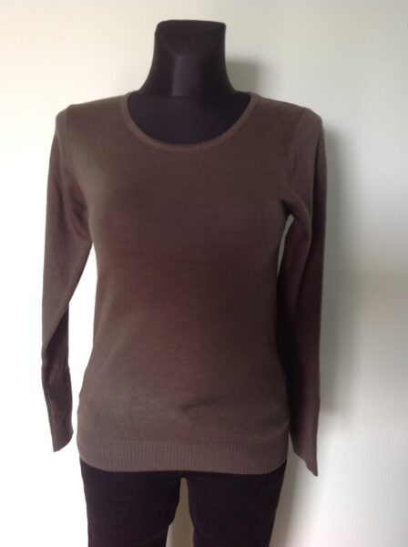 Megztukai ovaliu kaklu 