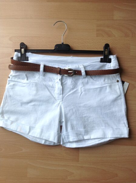 Baltos spalvos šortukai