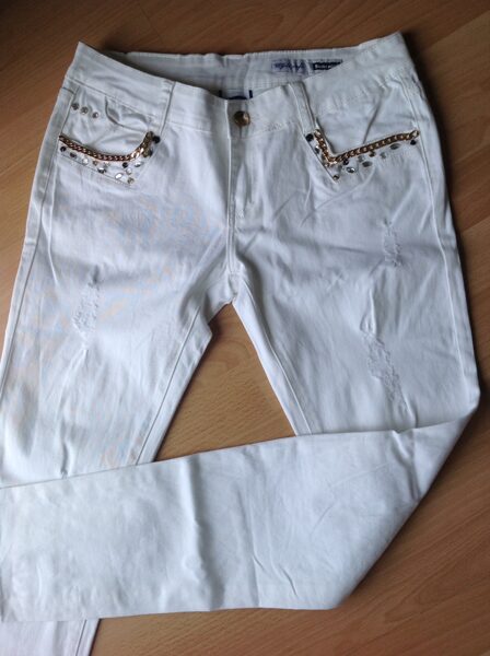 Baltos spalvos džinsai